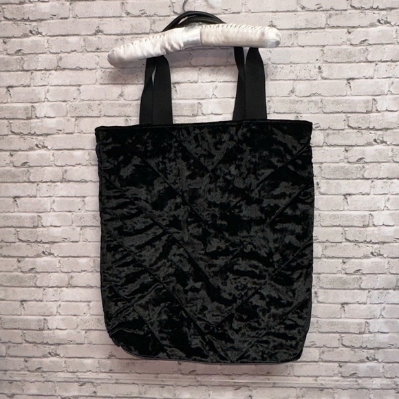 Victoria's Secret Bag Black Crushed Velvet Weekender Tote Purse Beach Book Bag - Picture 2 of 9